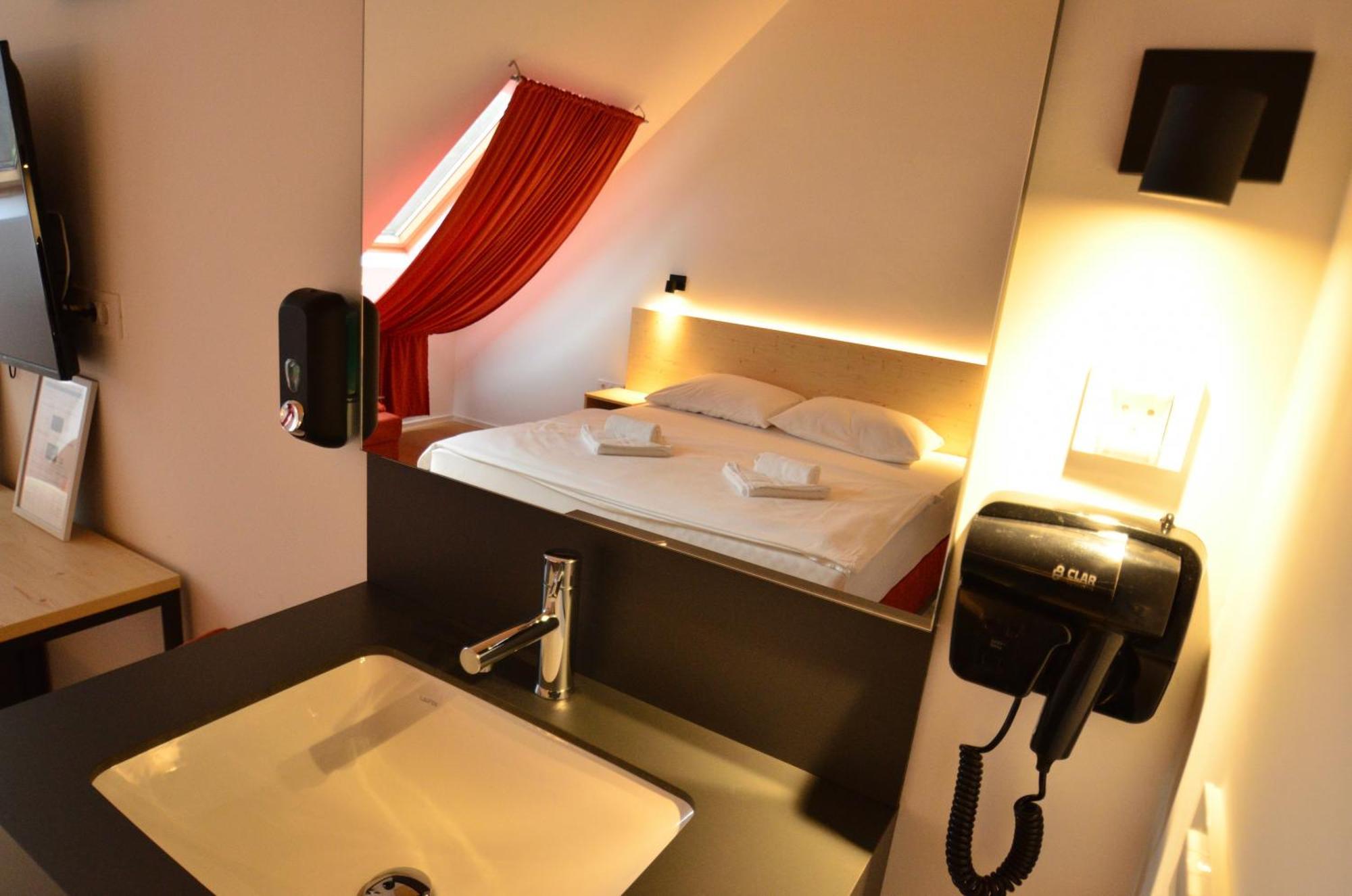 Bed And Breakfast Portal 류블랴나 외부 사진